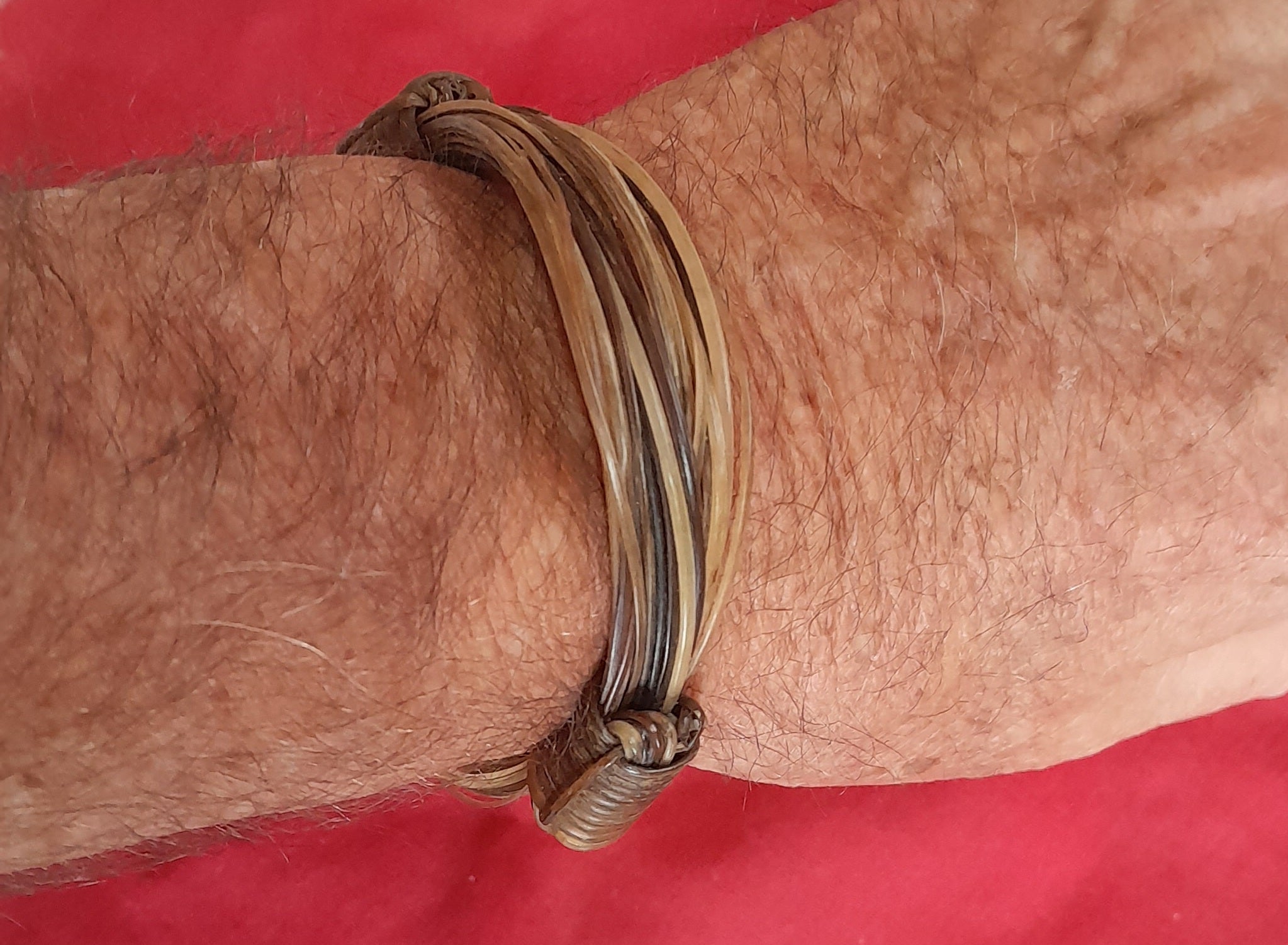 JEW17 White and brown elephant hair bracelet (3.5" diameter)