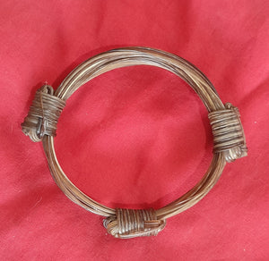 JEW18 White and brown elephant hair bracelet (4" diameter)