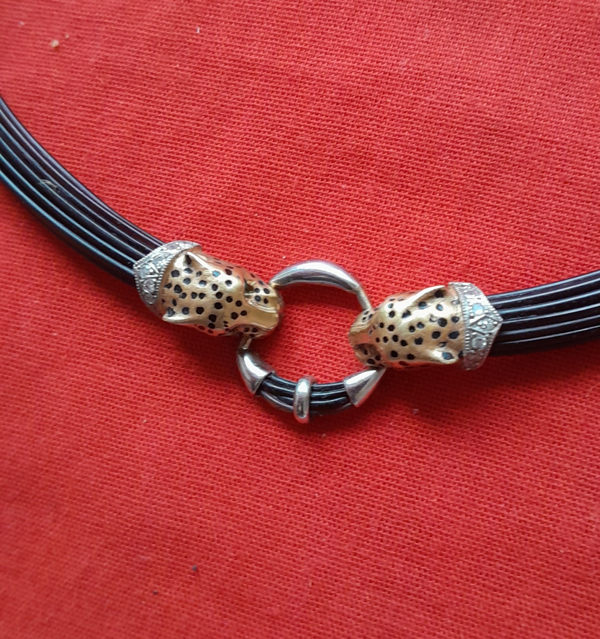NEC1 Elephant hair necklace.