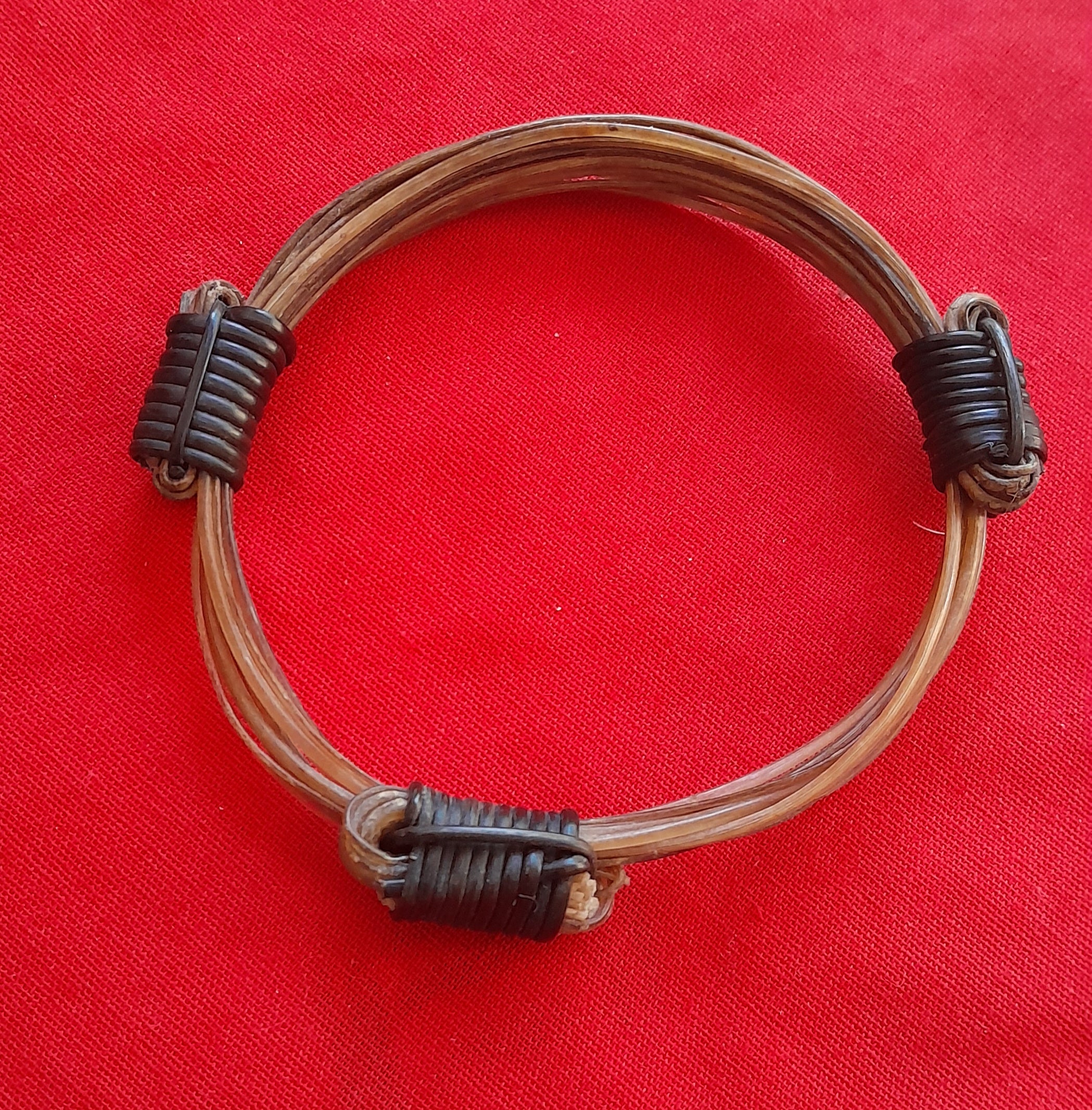 JEW2 White and black elephant hair bracelet (3.5" diameter)