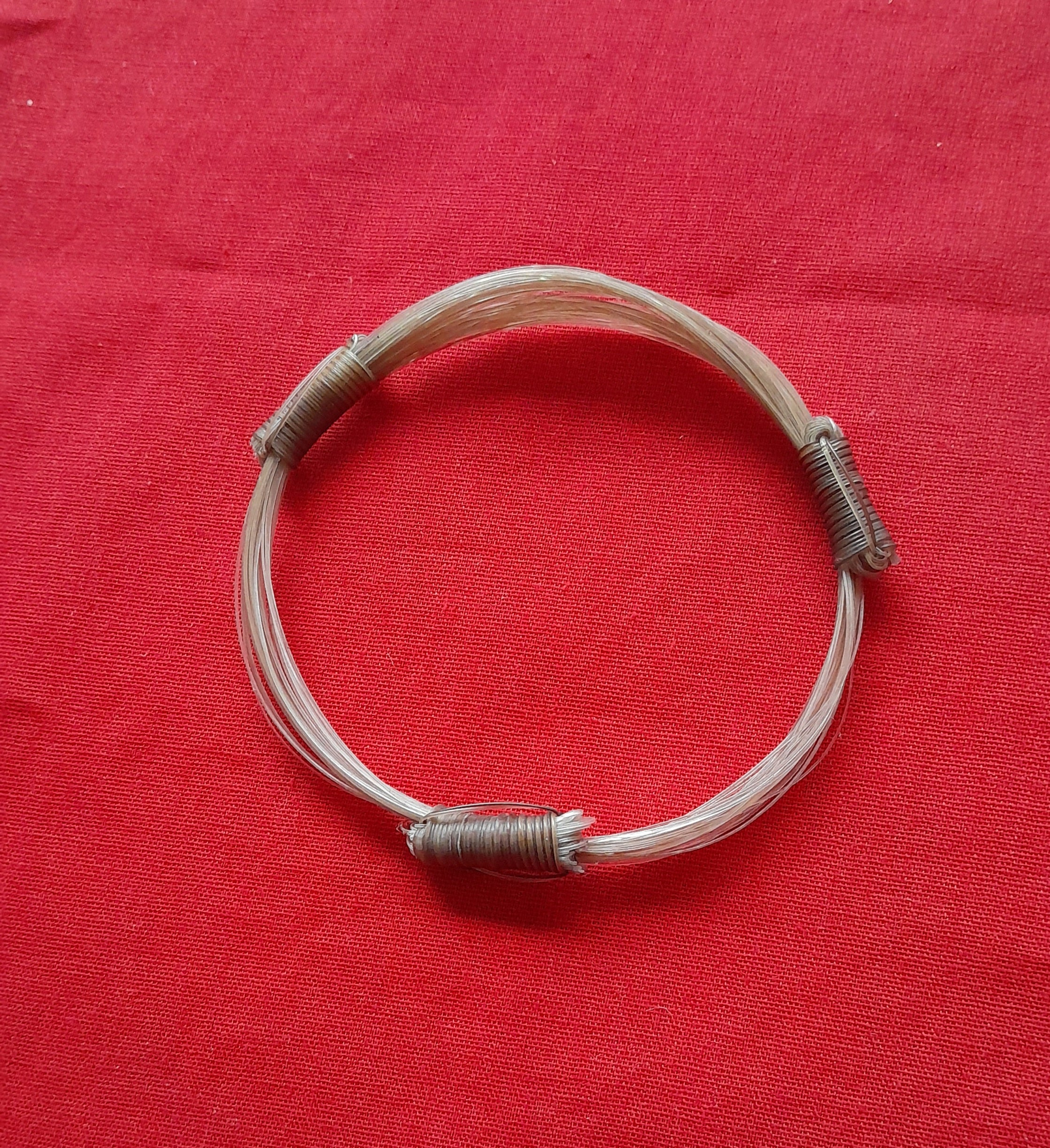 GIR15 Genuine white giraffe hair bracelet with light brown knots.