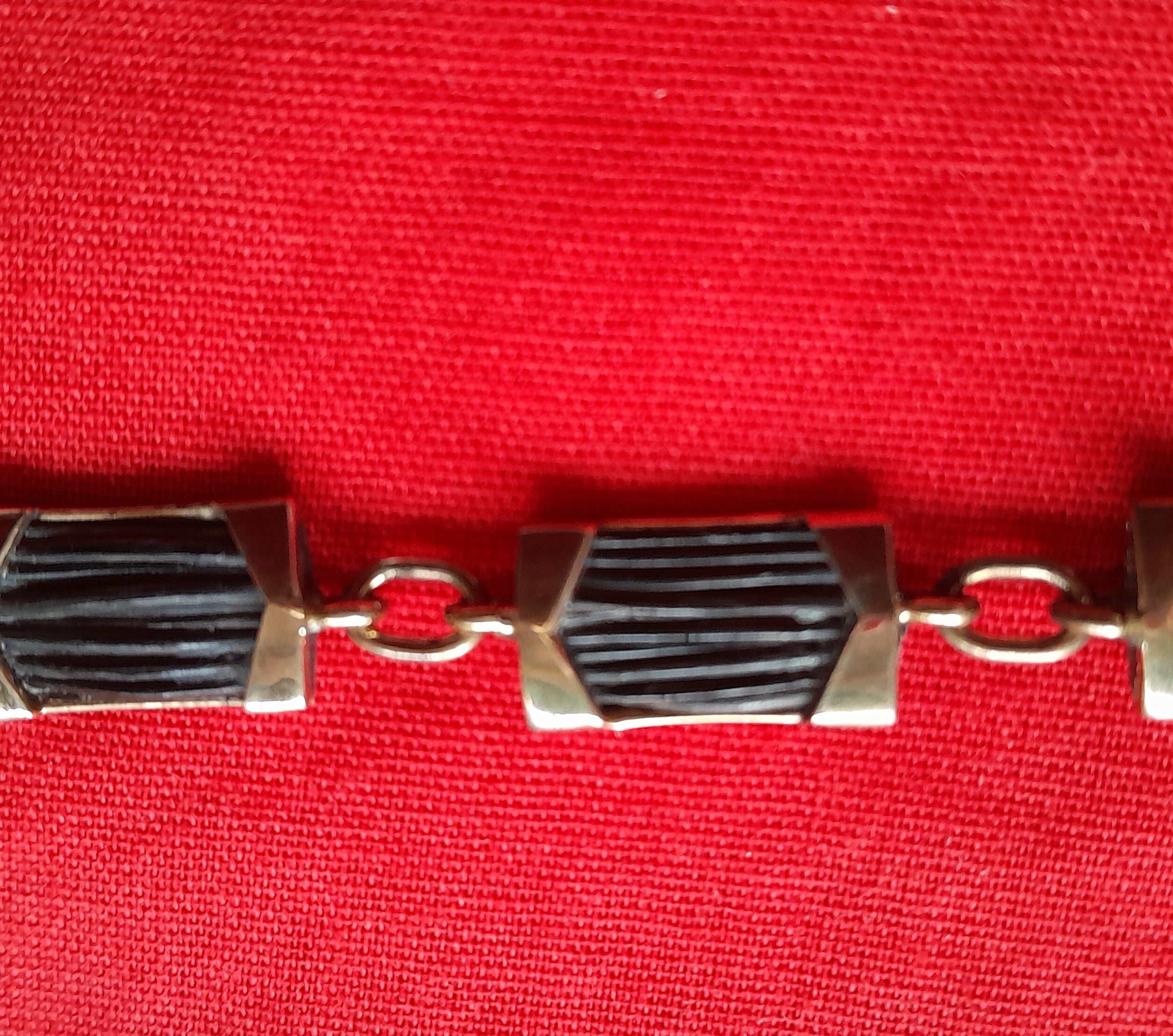 SE3 Set 18ct gold bracelet and pendant with genuine elephant hair