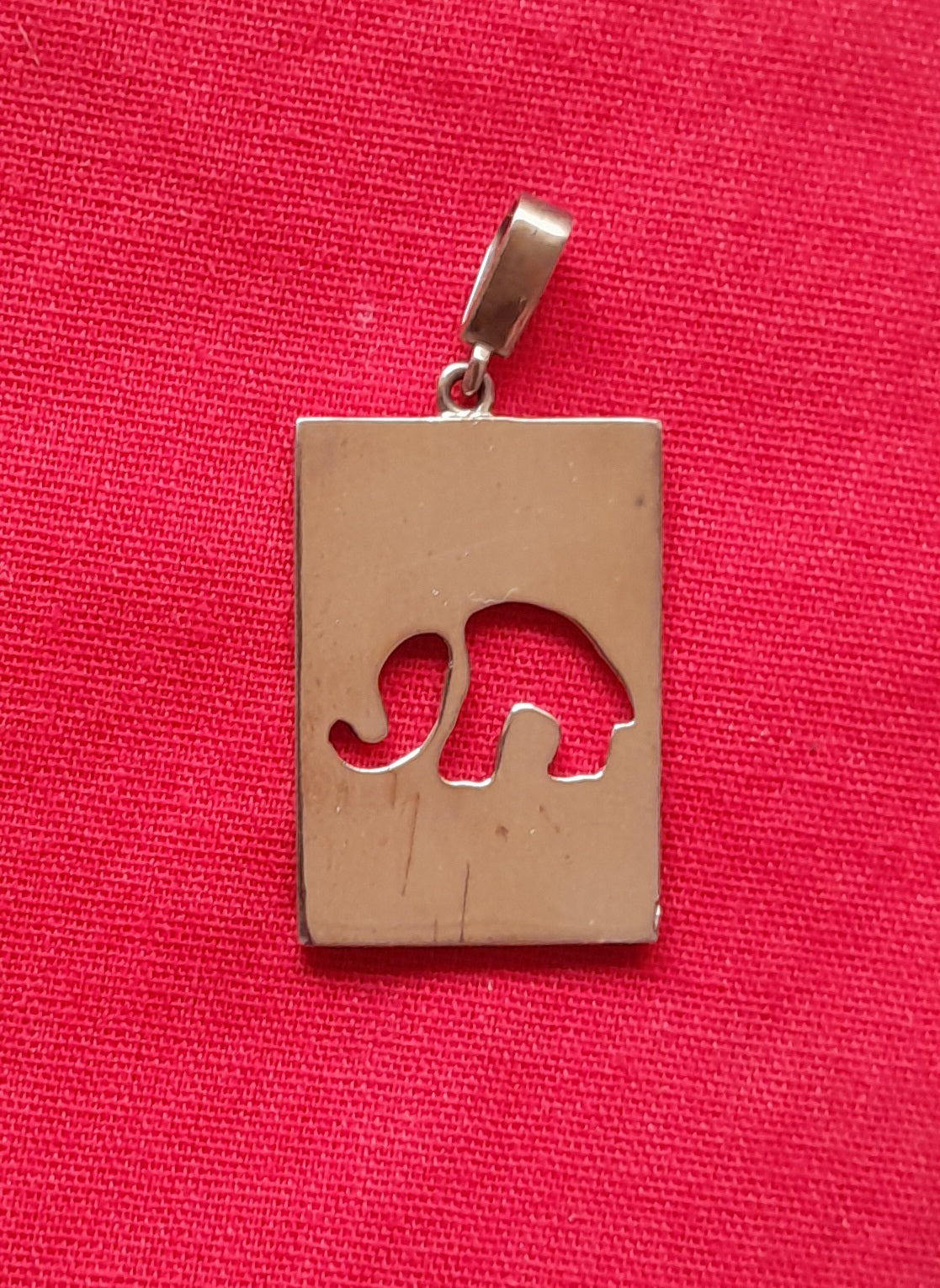 SE4 18ct gold pendant with genuine elephant hair