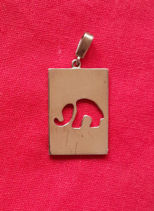 SE4 18ct gold pendant with genuine elephant hair