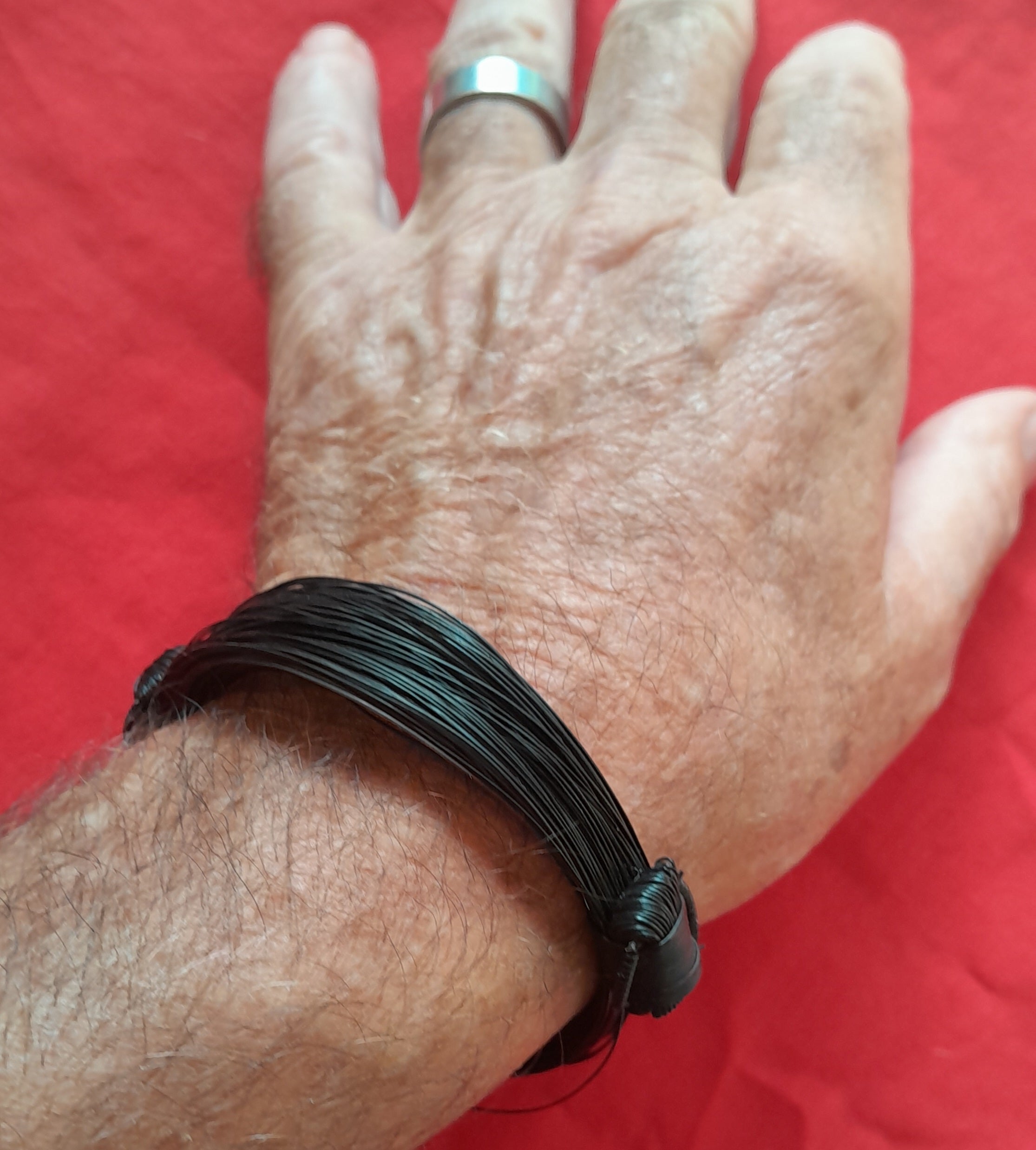 GIR7 2 Knot Genuine Giraffe Hair Bracelet (90 hairs)