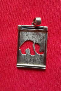 SE4 18ct gold pendant with genuine elephant hair