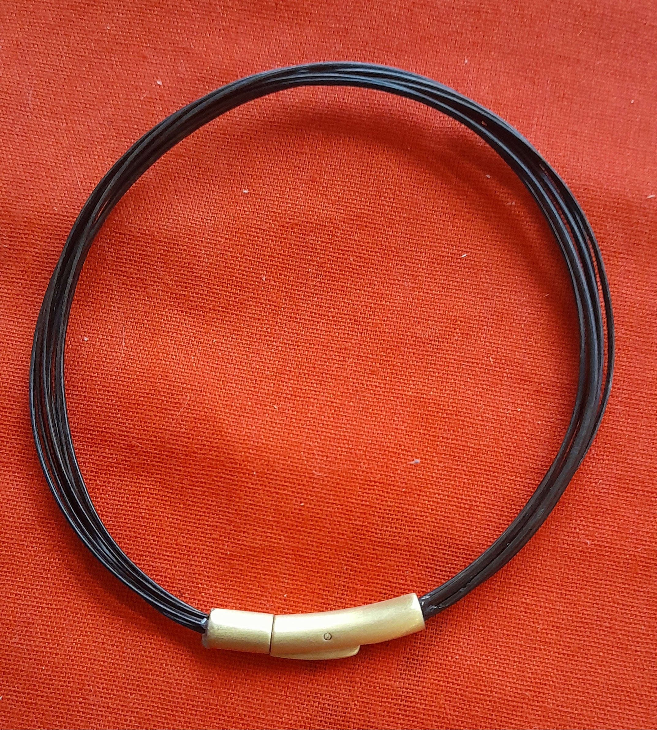 TEM2 Unique clasp and elephant hair bracelet