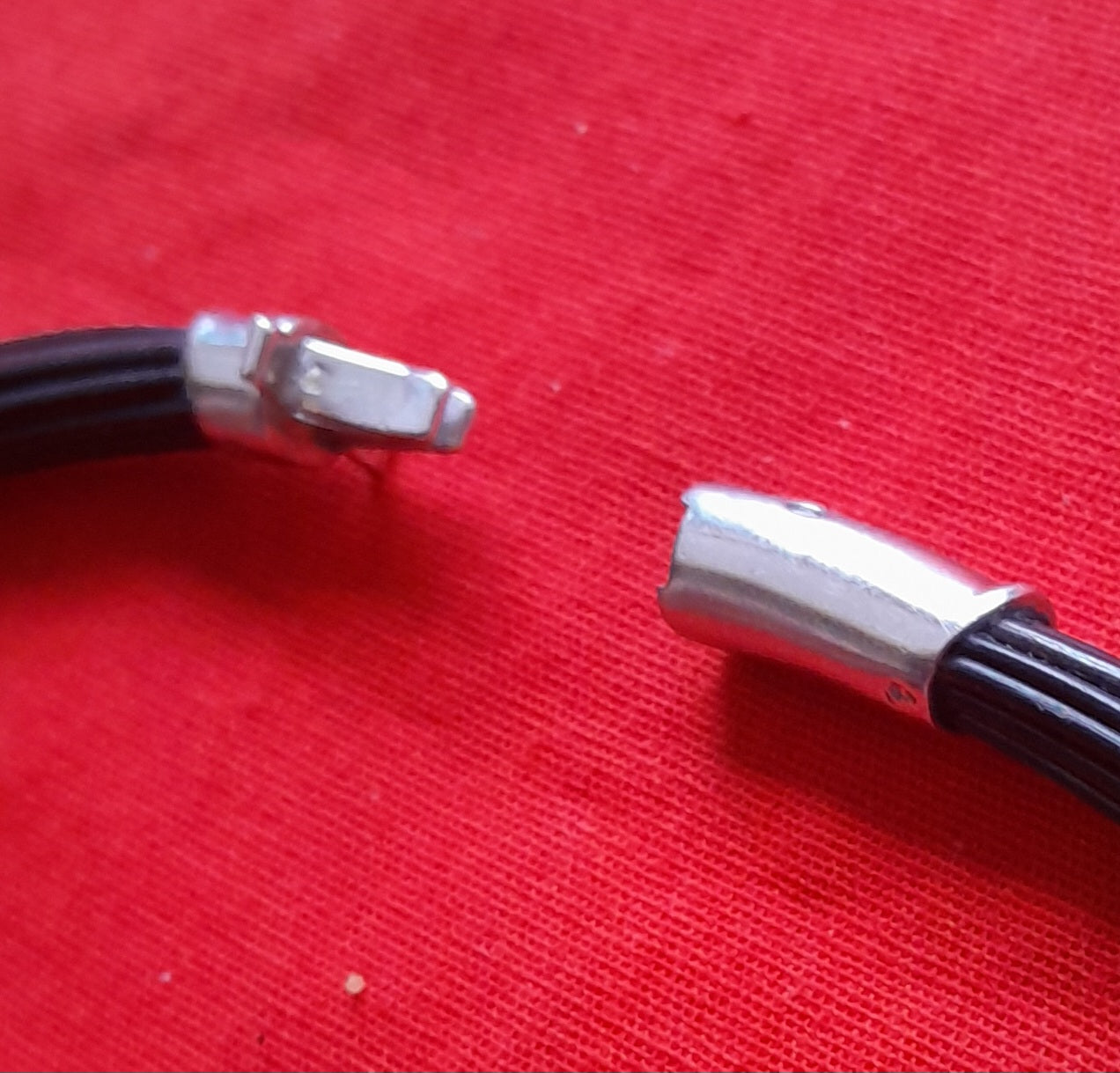 NEC1 Elephant hair necklace.
