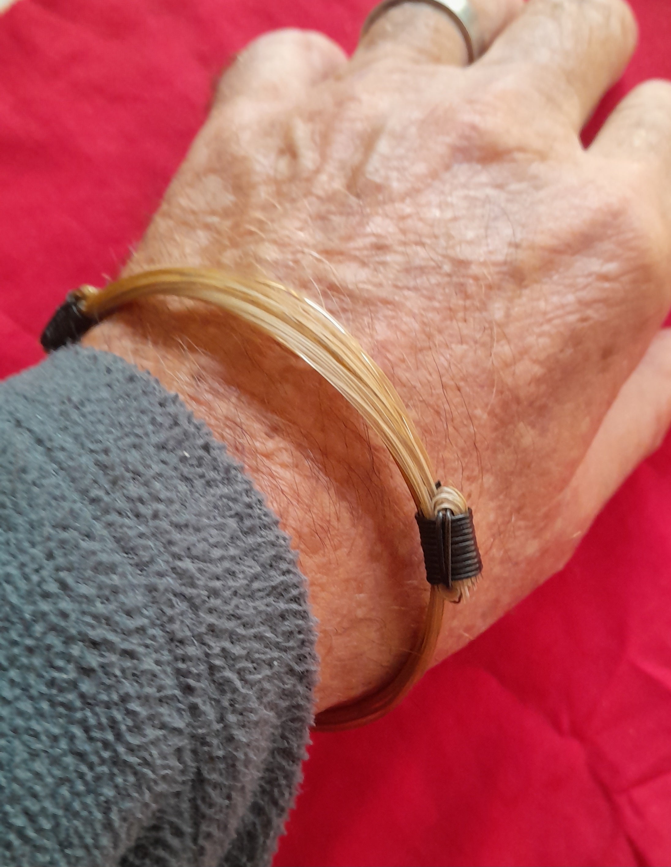 GIR12 Genuine white giraffe hair bracelet with elephant hair knots.