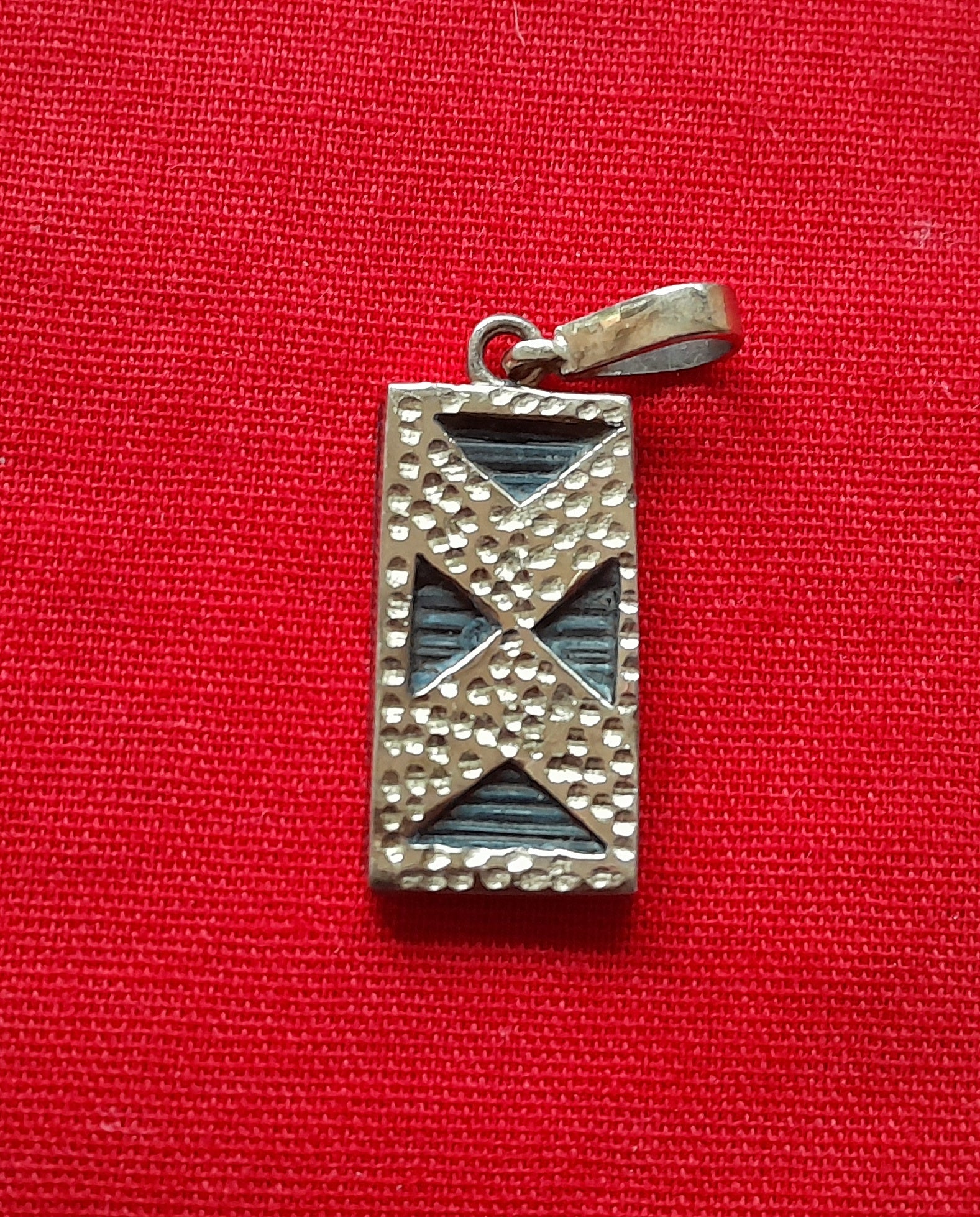 SE3 Set 18ct gold bracelet and pendant with genuine elephant hair